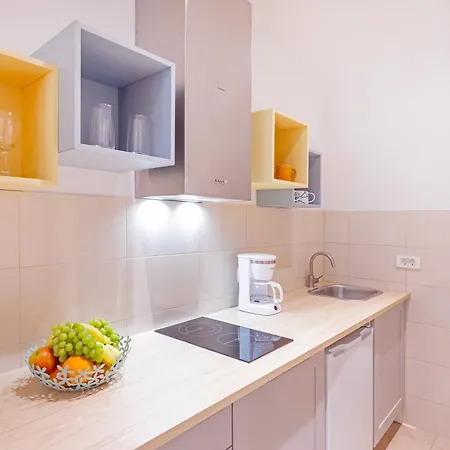 Bis 4 Apartment *
