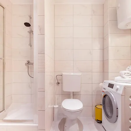 Apartment Bis 4 *